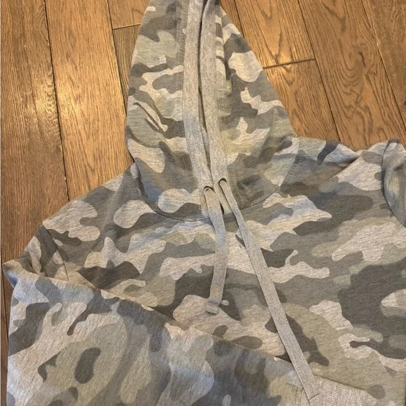 Warm Camo Hoodie, sz L - Picture 2 of 6